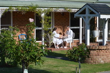 Lakeside Cottage - Accommodation Asia 11