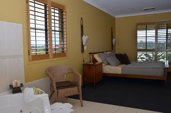 Broken View Estate - Accommodation Asia 3