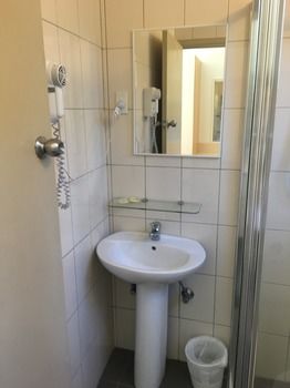 Westside Motor Inn - Accommodation Asia 6