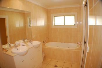 Stockmans Motel - Accommodation Asia 4