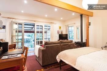 Stones Throw Cottage Bed & Breakfast - Accommodation China 6