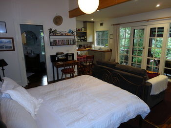 Stones Throw Cottage Bed & Breakfast - Accommodation China 10