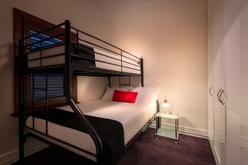 Como Court By Crest - Accommodation China 1