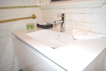 Como Court By Crest - Accommodation China 9