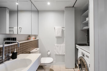 UrbanMinder @ Freshwater Place - Accommodation Asia 27