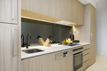 Melbourne Fully Self Contained Modern 1 Bed Apartment 4505A - Accommodation Asia 5