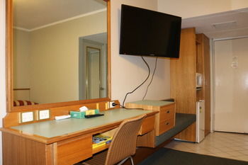 The Hermitage Motel - Accommodation China 9