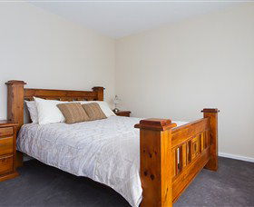 Catherine Lodge Farm Gate Cottages - Accommodation Guide 2