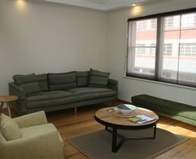 Flynns On Bathurst - Accommodation Guide 3