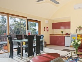 Sandy Bay Chalet - Accommodation Guide 0