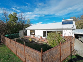 Sandy Bay Chalet - Accommodation Guide 1