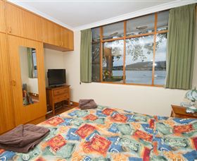 Waterside Accommodation - Derwent Hideaway - Accommodation Guide 2