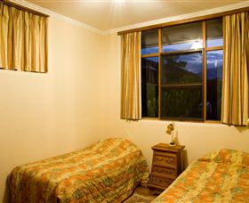 Waterside Accommodation - Derwent Hideaway - Accommodation Guide 3