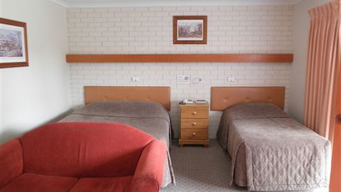 Alfred Motor Inn - Accommodation Guide 1