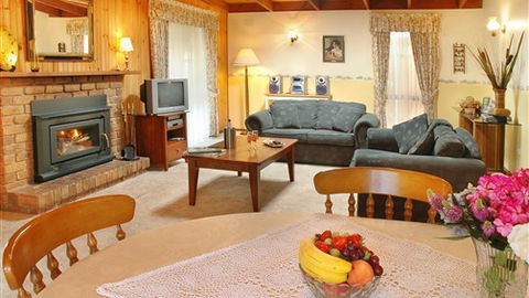 Woodland By The Bay - Accommodation Guide 4