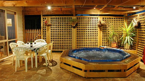 Woodland By The Bay - Accommodation Guide 7
