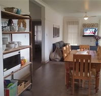 Lakeside Vista Holiday House - Accommodation Asia