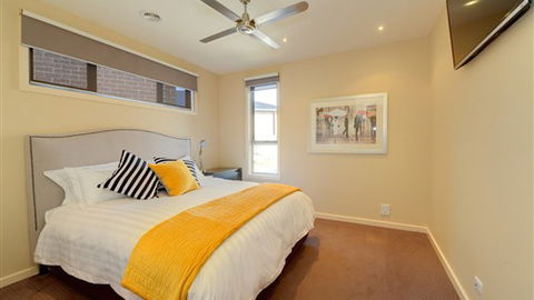 Canadian Lakehouse - Accommodation Asia 1