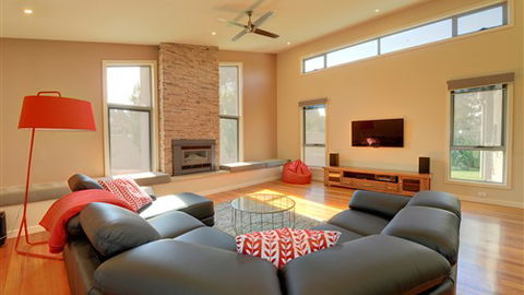 Canadian Lakehouse - Accommodation Asia 5