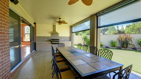 Canadian Lakehouse - Accommodation Asia 7