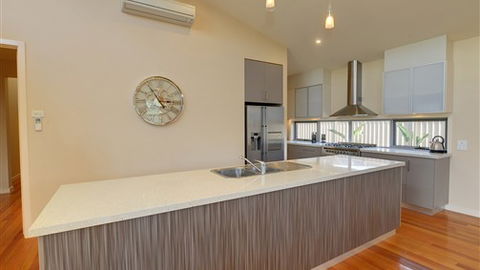 Canadian Lakehouse - Accommodation Asia 6