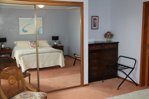 Adrienne's Place On The Hill - Accommodation China 1