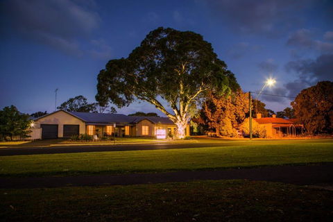 Alexander Cameron Suites - Accommodation Guide 0
