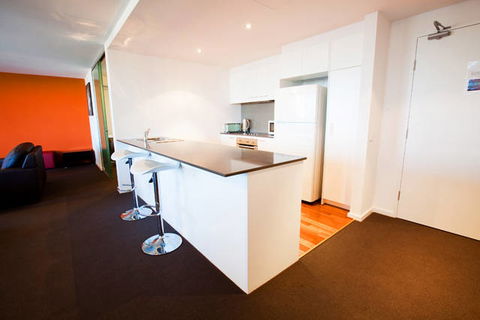 B7 Honeysuckle Apartments - Accommodation Guide 2