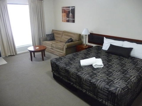 Club Motel - Accommodation Guide 2