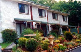 Davey Place Holiday Town Houses - Accommodation Guide 1
