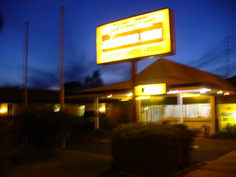 Golden West Motor Inn - Accommodation Asia 0