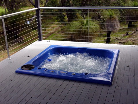 Hidden Grove Retreat - Accommodation Guide 2