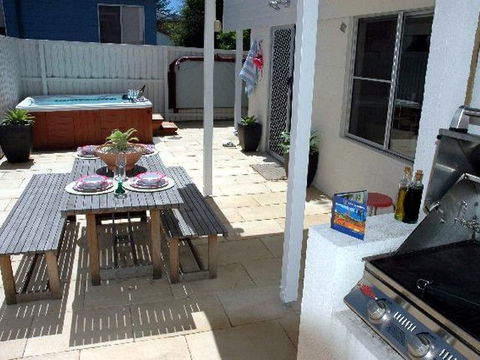 Joylaine Beach House - Accommodation China 3