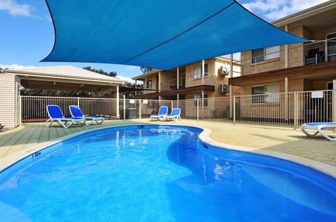 Lakeside Holiday Apartments - Accommodation Guide 0