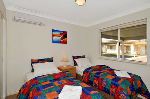 Lakeside Holiday Apartments - Accommodation Guide 3