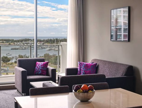 Meriton Serviced Apartments - Southport - Accommodation Asia 1