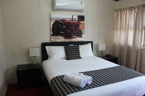 Merredin Motel & Gumtree Restaurant - Accommodation Asia 0