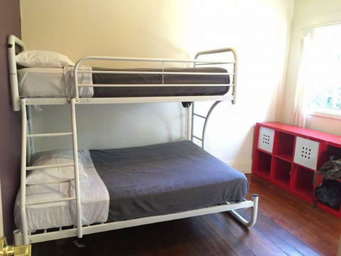 Bottlebrush Backpackers - Accommodation China 2