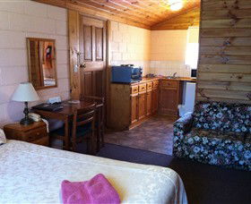 Twelve Apostles Motel & Country Retreat - Accommodation Guide 2