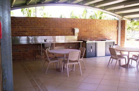 Rollingstone Beach Caravan Resort - Accommodation China 6
