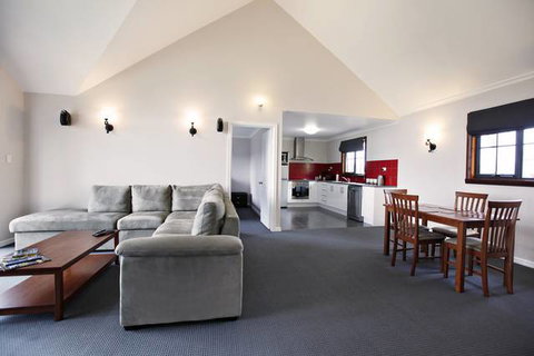 Scarlet Woods Chalet - Accommodation Guide 0