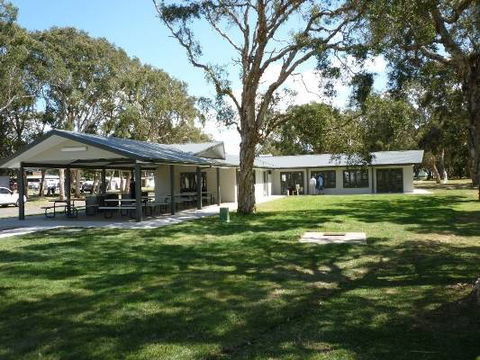 Swansea Gardens Lakeside Holiday Park - Accommodation Asia 2