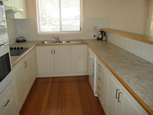 Waratah Family Cottage 82 - Accommodation Asia 4