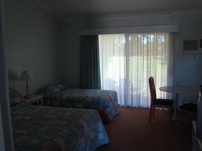 Airlie House Motor Inn - Accommodation Asia 2