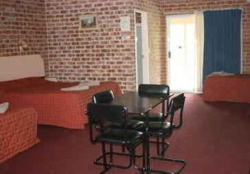 Gloucester Country Lodge - Accommodation Guide 1