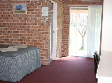 Gloucester Country Lodge - Accommodation Guide 2