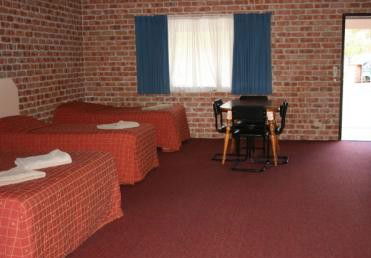 Gloucester Country Lodge - Accommodation Guide 3