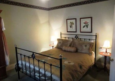 Eliza Cottage - Accommodation Guide 2