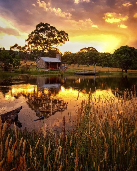 Moonbah Huts - Accommodation Guide 1