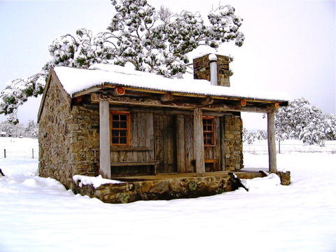 Moonbah Huts - Accommodation Guide 11